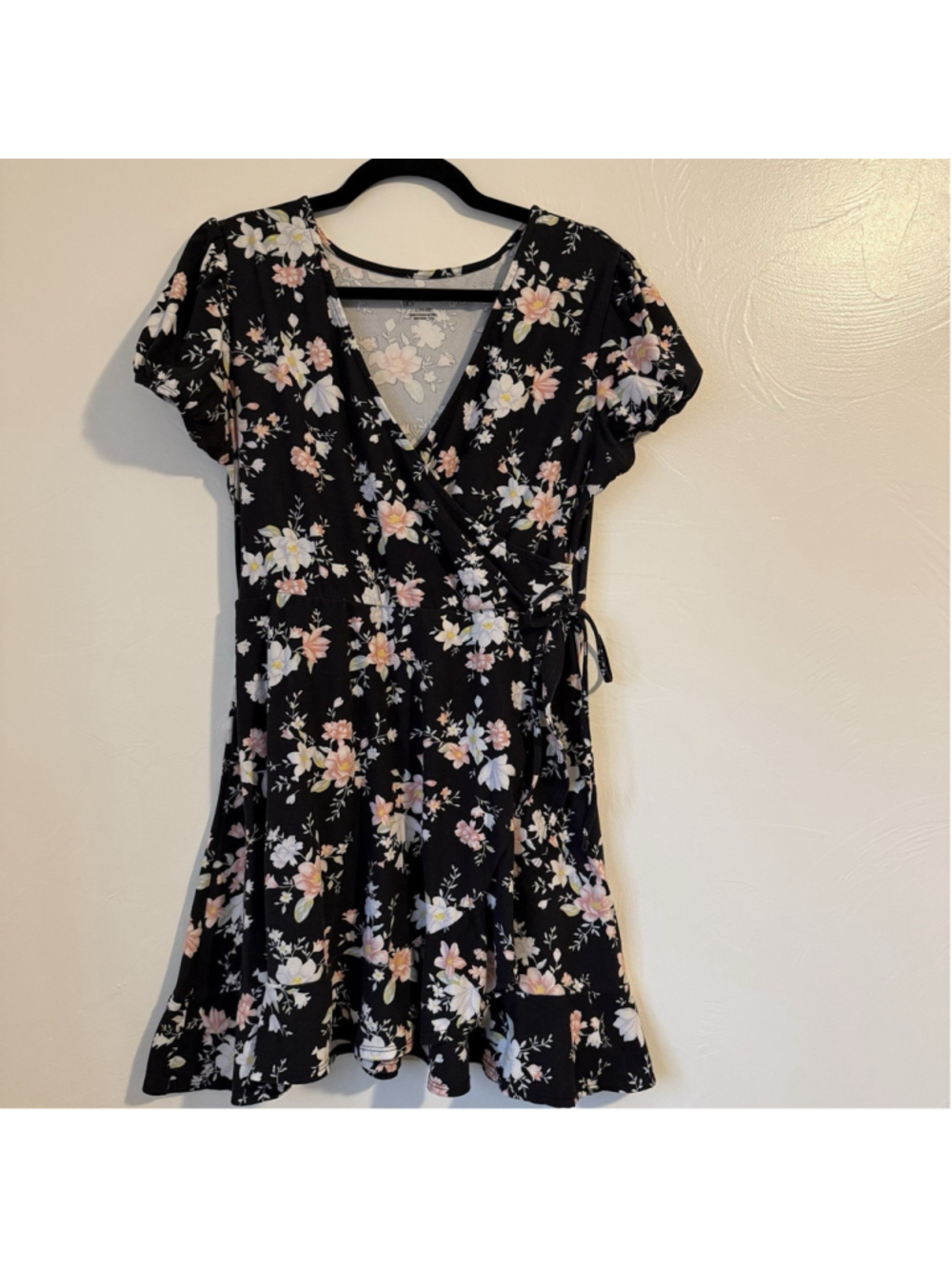 No Boundaries Juniors Floral Print Faux Wrap Mini Dress Short Sleeves Large